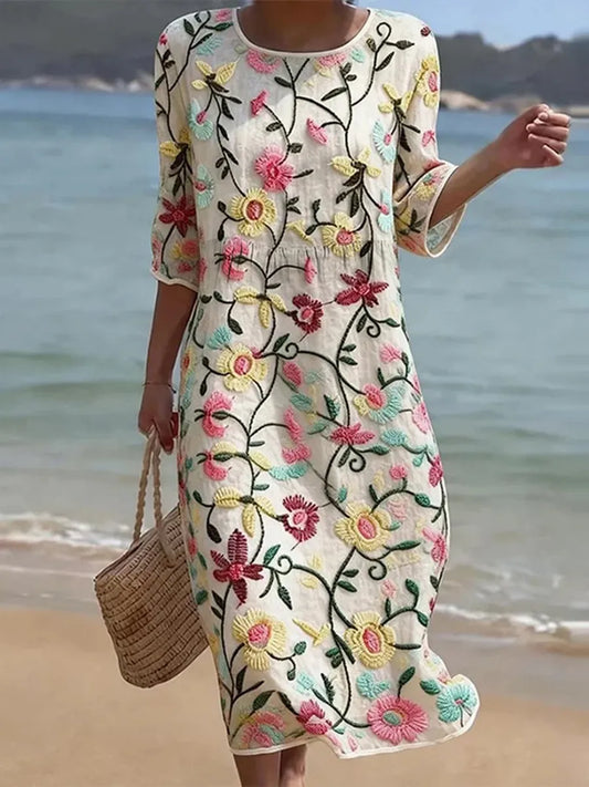 Vestido informal de mujer con estampado floral.