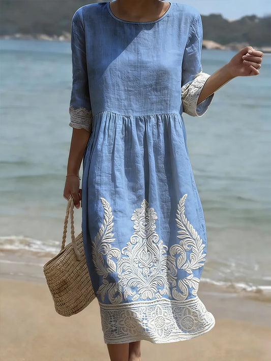 Vestido informal de mujer con estampado floral.