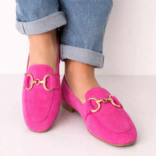 Mocasines elegantes con detalle metálico