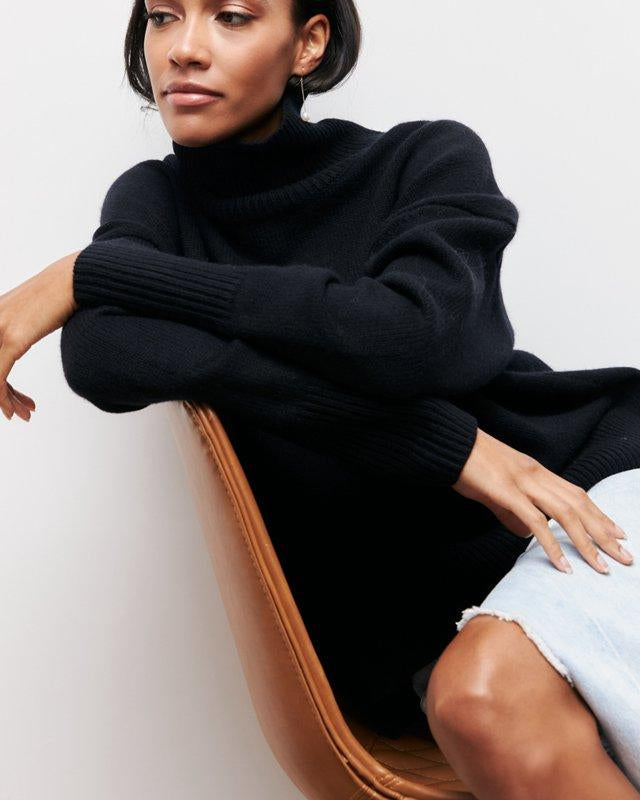 ANDREA | Suéter minimalista de cuello alto