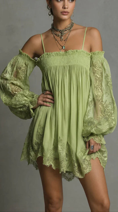 Sofía | Vestido Corto Off-Shoulder de Chifón con Encaje
