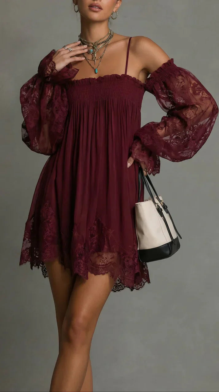 Sofía | Vestido Corto Off-Shoulder de Chifón con Encaje