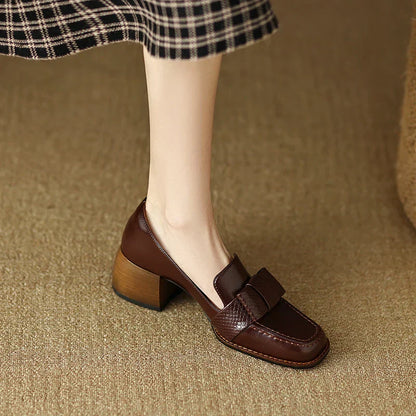 TRISHA | Loafers elegantes con detalle de nudo