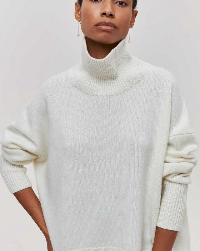 ANDREA | Suéter minimalista de cuello alto