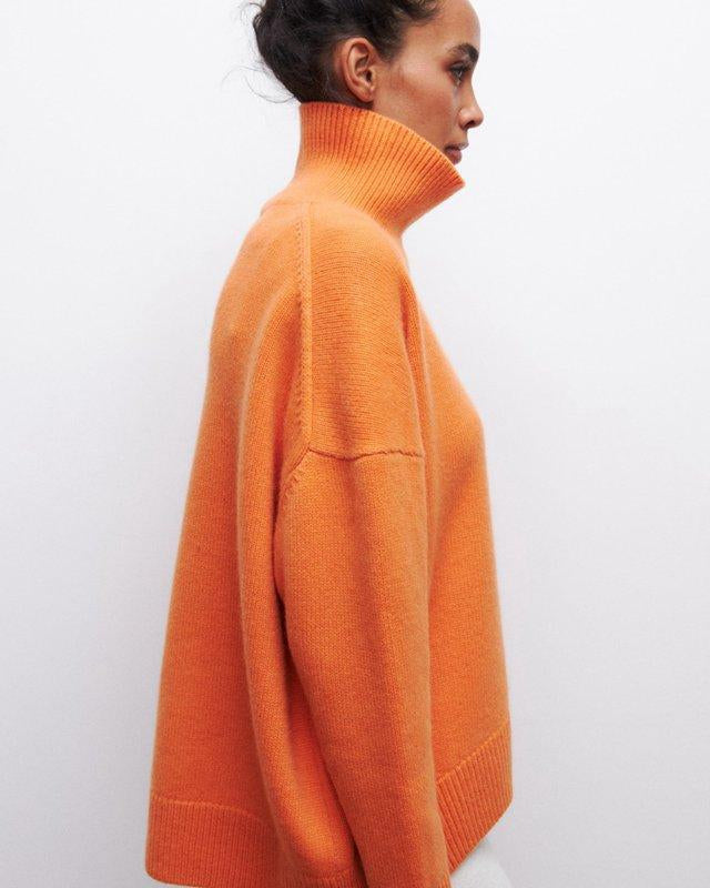 ANDREA | Suéter minimalista de cuello alto