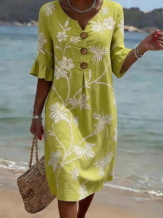 Vestido informal de mujer con estampado floral.